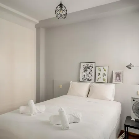2 Bedrooms 1 Bathroom Furnished - Anton Martin - Vintage - Mintystay Madrid Exterior photo